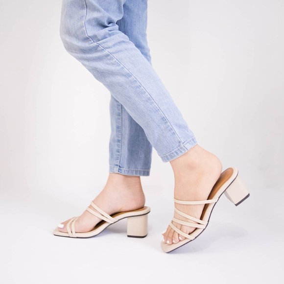 Julia Heels - Picture 2 of 4